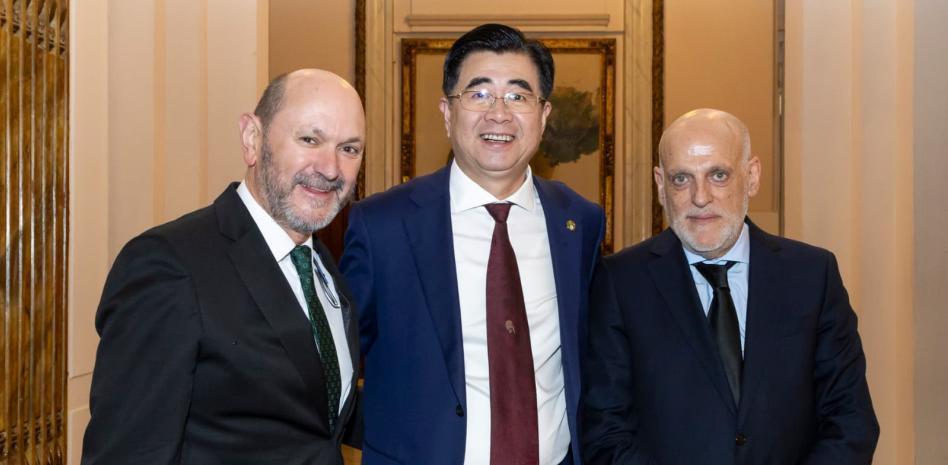 鲸鱼体育-宋凯：中国人民热爱皇马和巴萨；教练们正在拉玛西亚参与合作